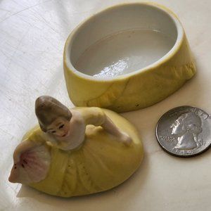 VINTAGE PORCELAIN LADY IN YELLOW GOWN  TRINKET BOX /POWDER JAR #761